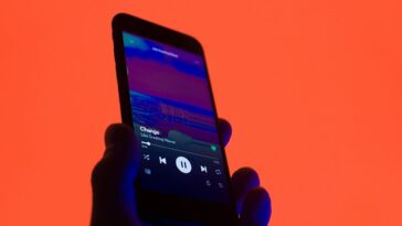 Spotify hits 696M users, but returned to making a loss