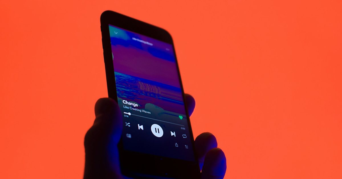 Spotify hits 696M users, but returned to making a loss