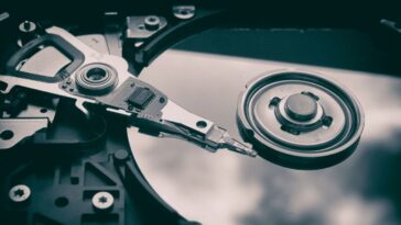 Six arrests over attempted theft of trade secrets on iPhone 18 chip process [U]