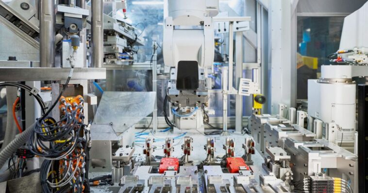 Apple et l'automatisation : partenaires de la chaîne d'approvisionnement face à des coûts plus élevés 1 As Apple pushes for automation upgrades, supply chain partners face higher costs