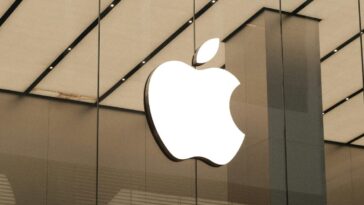 Apple reports Q4 2025 earnings: $102.47 billion in revenue, up 8% (charts)