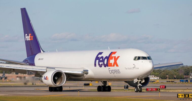 Tarifs américains sur les importations chinoises d'Apple réduits, nouvelles menaces suspendues 1 US tariffs on Chinese imports affecting Apple are halved; threatened raises suspended