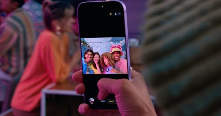 iOS 26.1 : Les applis tierces pourront sauvegarder les photos en arrière-plan 1 iOS 26.1 will let third-party apps back up photos in the background