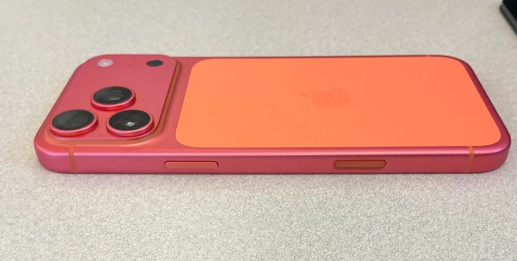 iPhone 17 Pro : pourquoi le coloris orange cosmique peut se transformer en or rose 2 iPhone 17 Pro pourquoi le coloris orange cosmique peut.webp