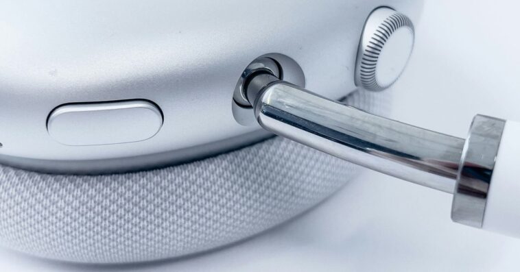 AirPods Max : les trois lumières ambrées s'allument, les congeler peut aider 1 AirPods Max suffering the three amber lights of death? Freezing them might help