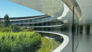 Apple generates $2.4 million per employee but is only third in tech ranking