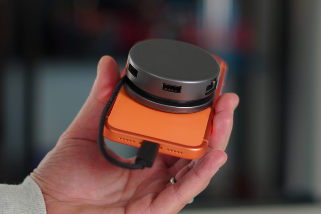 Cet accessoire Magsafe ajoute 7 ports à votre iPhone pour plus de connectivité 2 Adaptateur Satechi