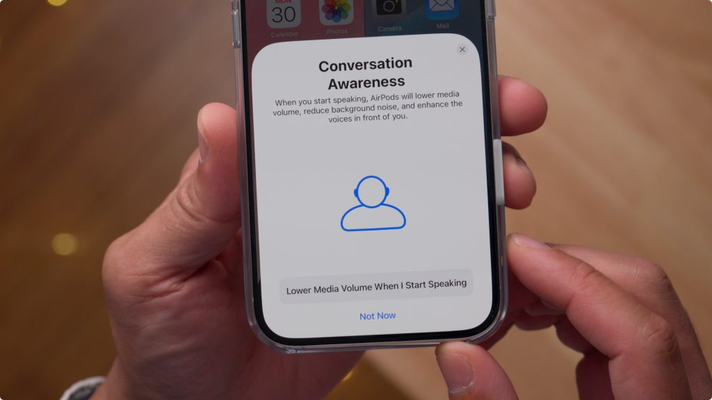 AirPods Pro : découvrez les fonctionnalités incontournables à essayer après déballage 4 AirPods 4 Conversation Awareness