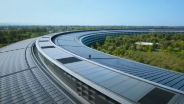 Apple announces departure of two more top executives