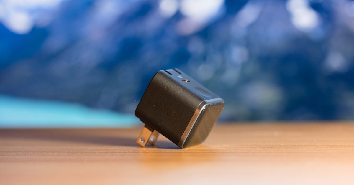 Anker’s tiny 45W charger adds a useful built-in display, and it’s now available [Hands-on]