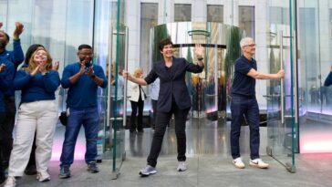 Here’s how much Tim Cook and other Apple execs made last year