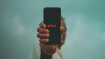 Cover your eyes: Netflix vertical video is coming this year