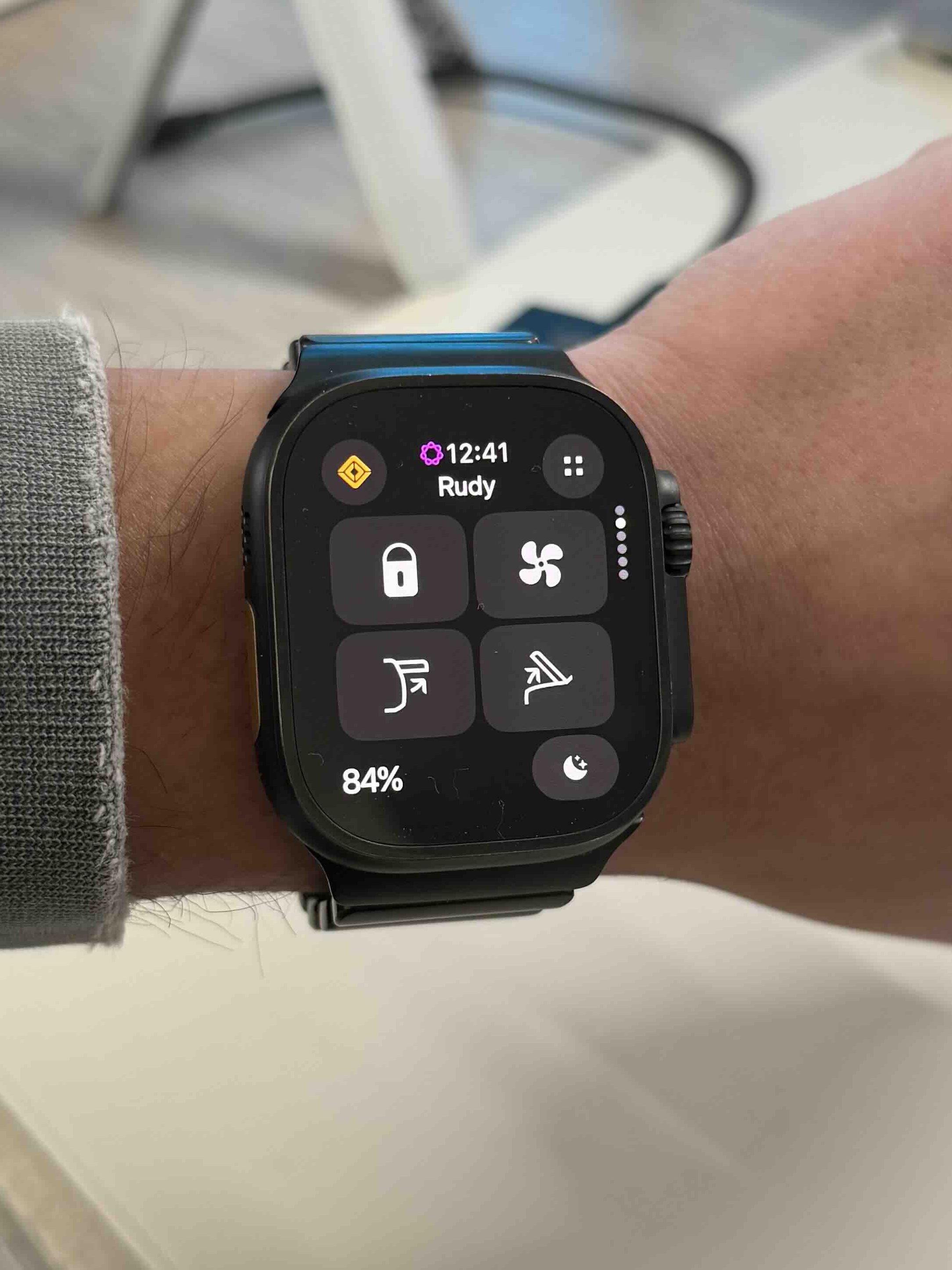 1771518332 330 Rivian une nouvelle app Apple Watch avec controle de