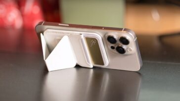 MOFT’s long-awaited MagSafe kickstand wallet with Find My support is now available