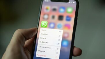 Lawsuit claims WhatsApp encryption is a lie; cryptography professor weighs in