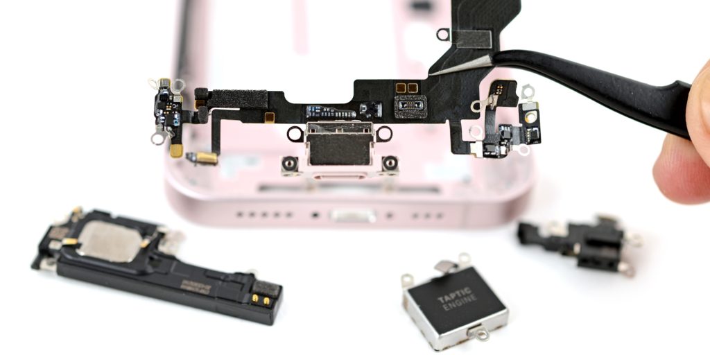 1773777642 107 iPhone 17e le demontage diFixit revele un ajout potentiel