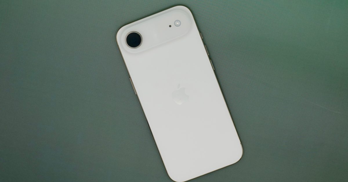 Apple gives rare bonuses to iPhone designers to deter departures