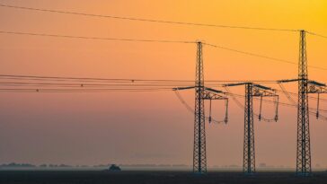 The MacBook Neo doesn’t officially support fast charging, but a beefier charger helps