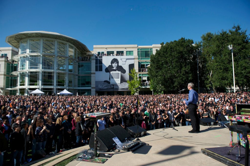 1776787238 903 Quand Steve Jobs a passe le flambeau de CEO dApple