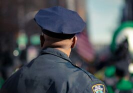 Apple paid $1.2M to privately hire police to protect its San Francisco stores – Wired