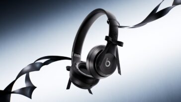 Beats debuts special Onyx Black Solo 4 headphones in collaboration with JENNIE, more
