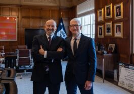 Tim Cook attending White House event one week after announcing Apple CEO transition