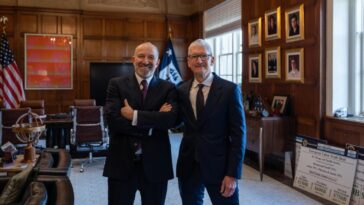 Tim Cook attending White House event one week after announcing Apple CEO transition