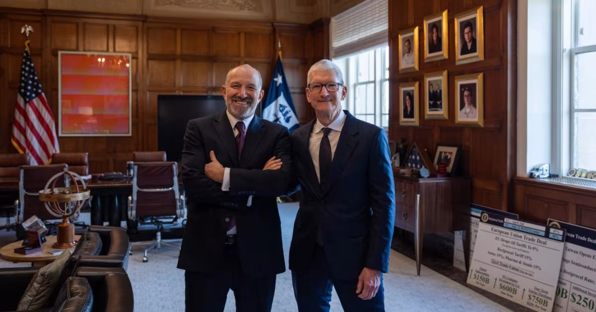 Tim Cook attending White House event one week after announcing Apple CEO transition
