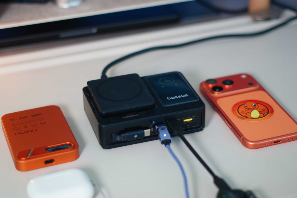 1777929939 943 Cette station de charge est devenue laccessoire indispensable de votre