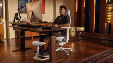The LiberNovo Maxis ergonomic chair sets a new standard for big and tall users