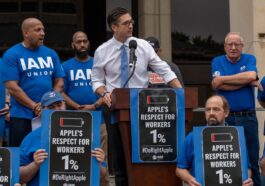 Union workers protest Apple’s planned Towson store closure