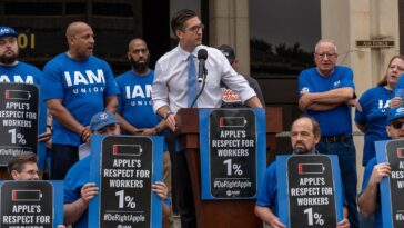 Union workers protest Apple’s planned Towson store closure