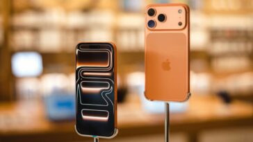 Report: iPhone sales rise 10% as global smartphone market declines for ninth straight week