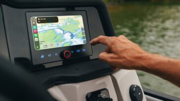 Apple CarPlay expands to select pontoon boats with on-water navigation