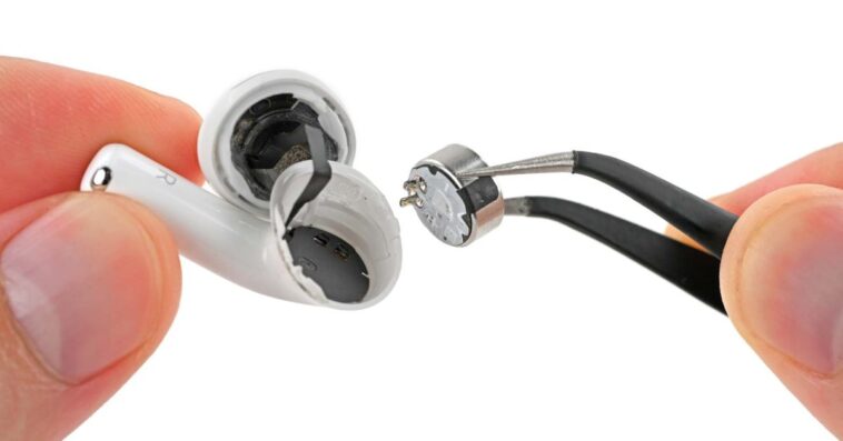 iFixit : le démontage des nouveaux AirPods 5 montre une vraie amélioration de réparabilité 1 iFixit teardown of the new AirPods 5 reveals first real repairability improvement