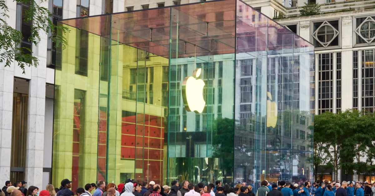 Installations d'iPhone géants repérées à Apple Fifth Avenue avant le lancement de vendredi 29 Giant iPhone Duo installations spotted at Apple Fifth Avenue ahead of Friday launch